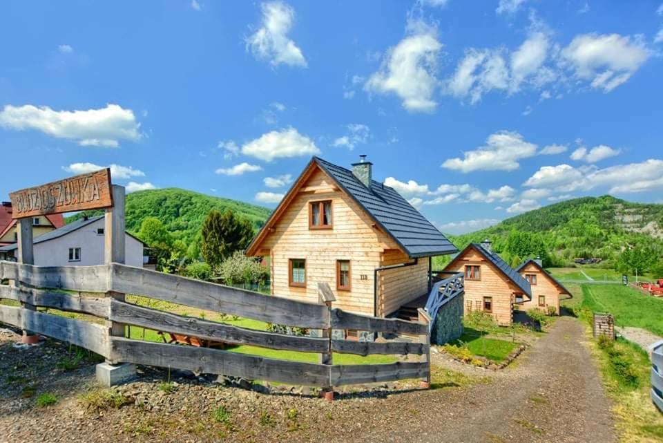 Domki Caloroczne Domkowstwo Bobrka Exteriör bild