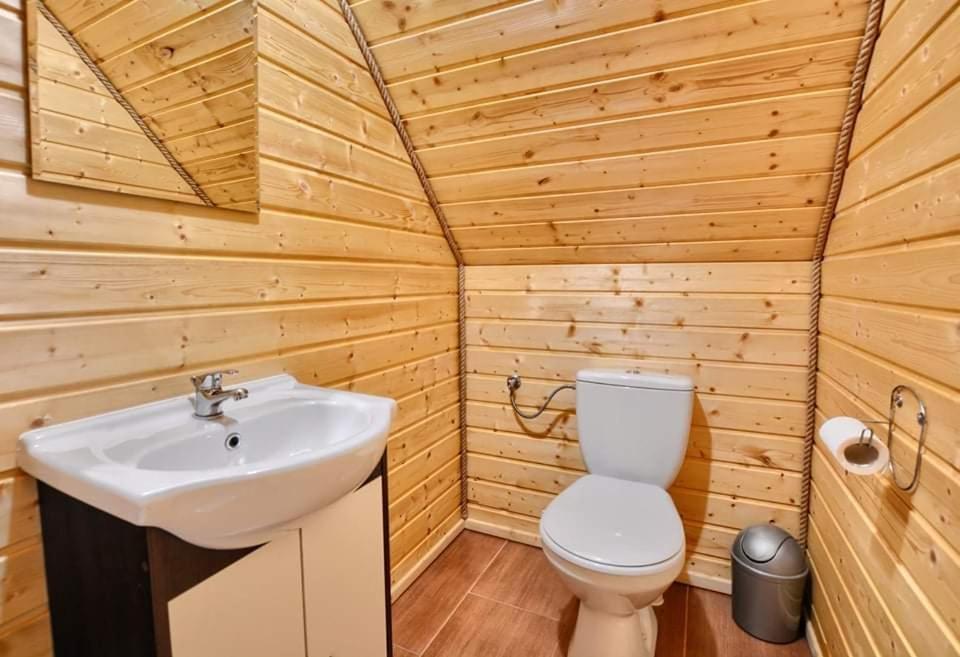 Domki Caloroczne Domkowstwo Bobrka Exteriör bild