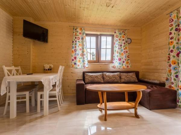 Domki Caloroczne Domkowstwo Bobrka Exteriör bild