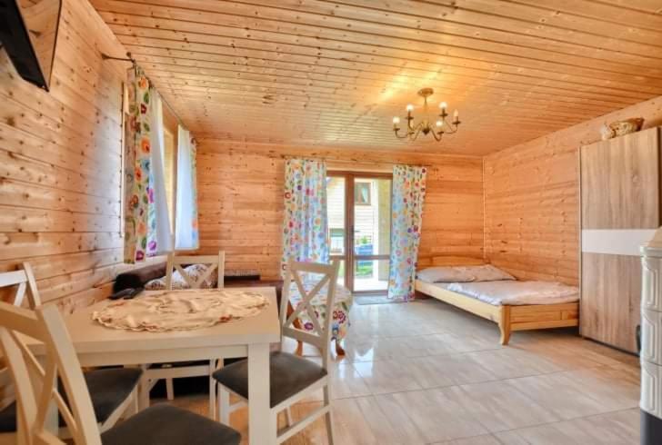 Domki Caloroczne Domkowstwo Bobrka Exteriör bild