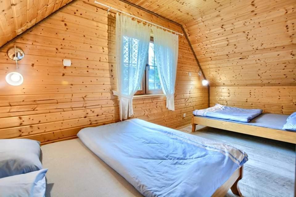 Domki Caloroczne Domkowstwo Bobrka Exteriör bild