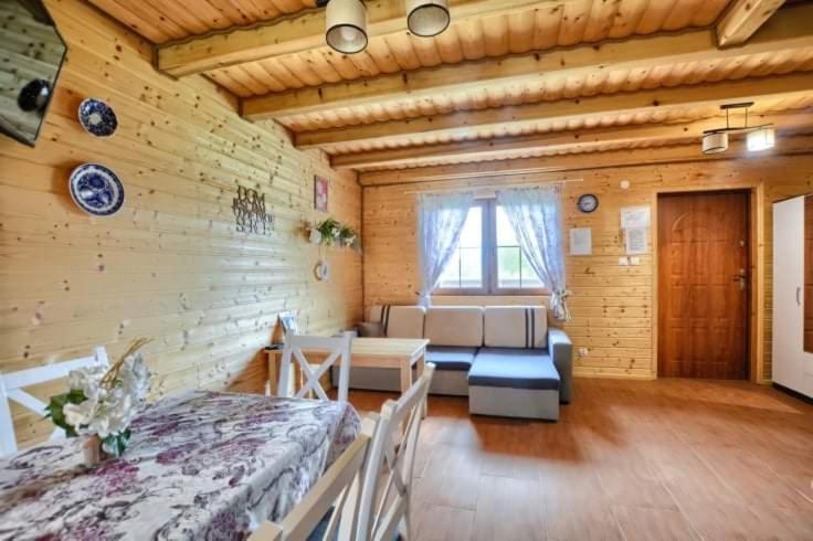 Domki Caloroczne Domkowstwo Bobrka Exteriör bild