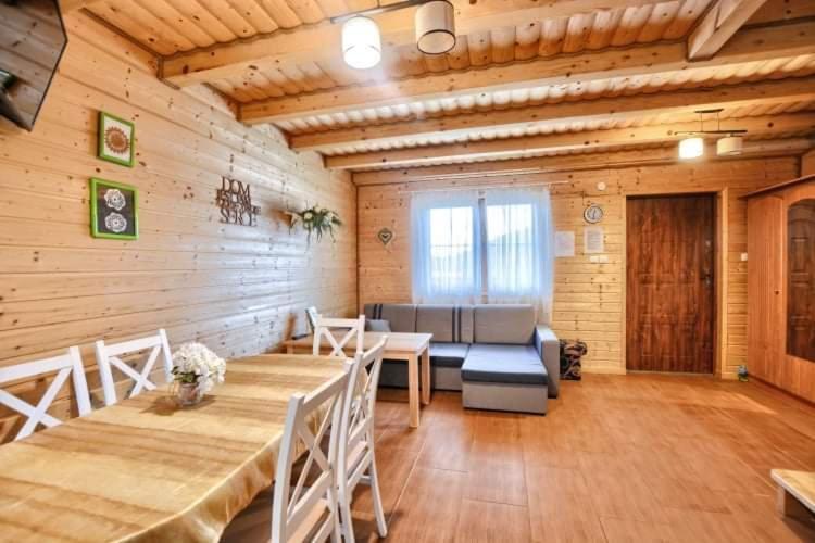 Domki Caloroczne Domkowstwo Bobrka Exteriör bild