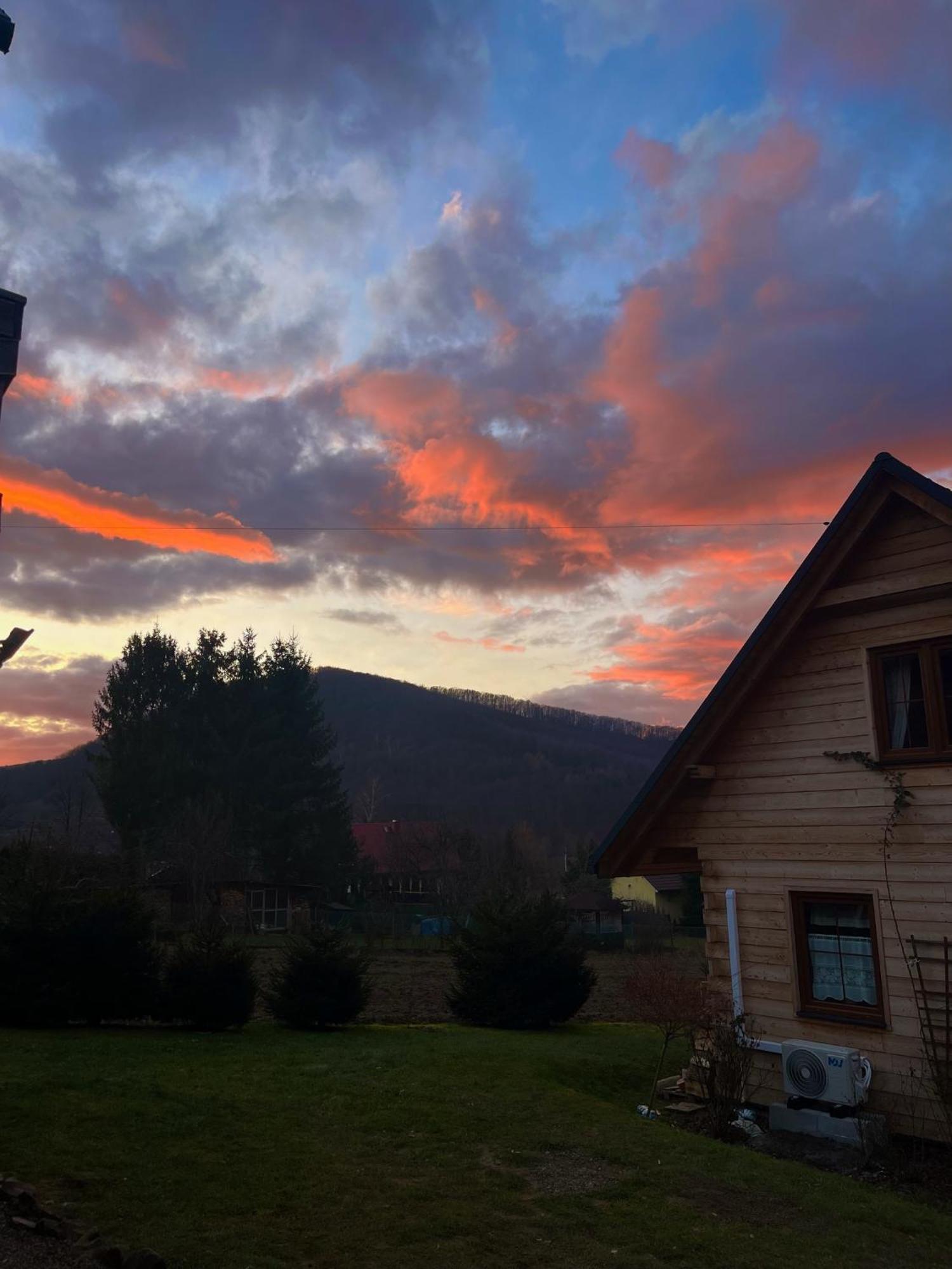 Domki Caloroczne Domkowstwo Bobrka Exteriör bild
